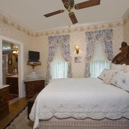 Port City Victorian Inn Маскигон Екстериор снимка