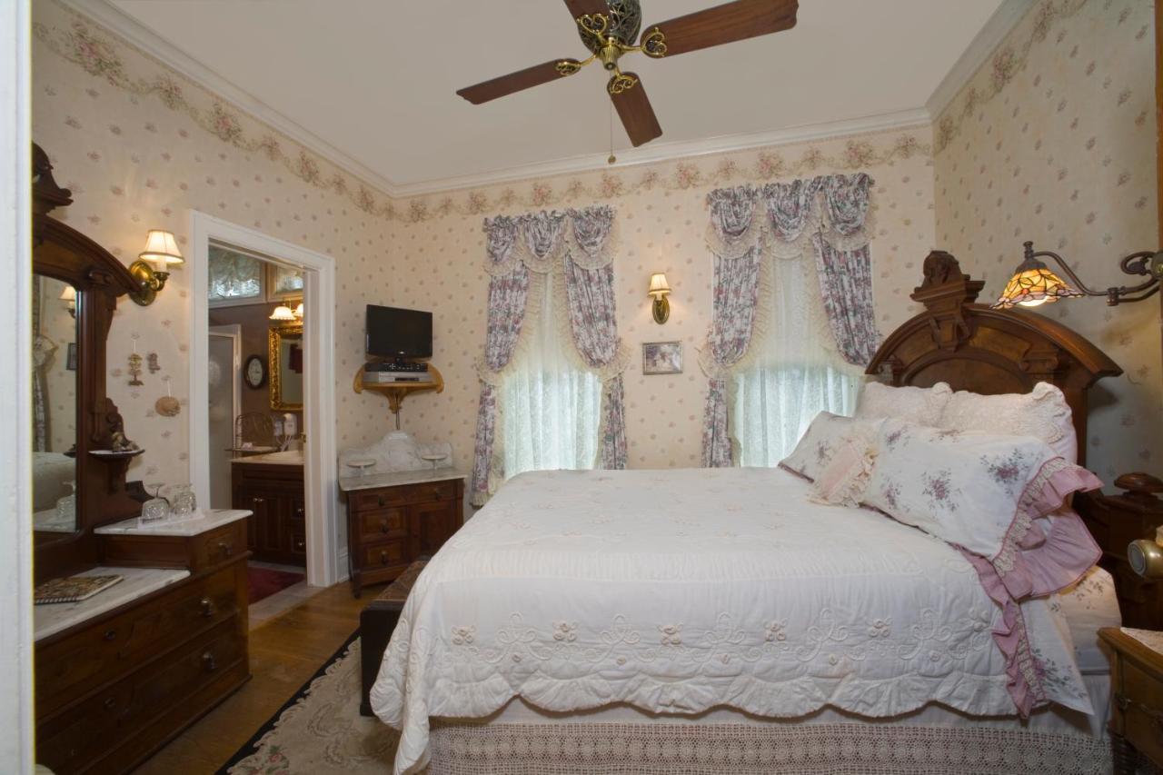 Port City Victorian Inn Маскигон Екстериор снимка