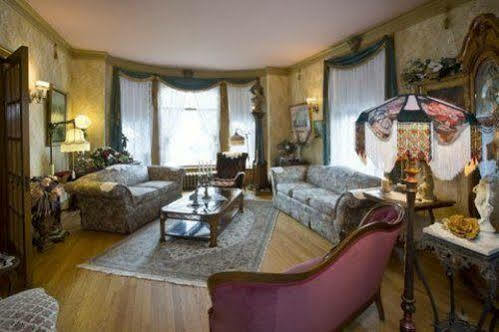 Port City Victorian Inn Маскигон Екстериор снимка