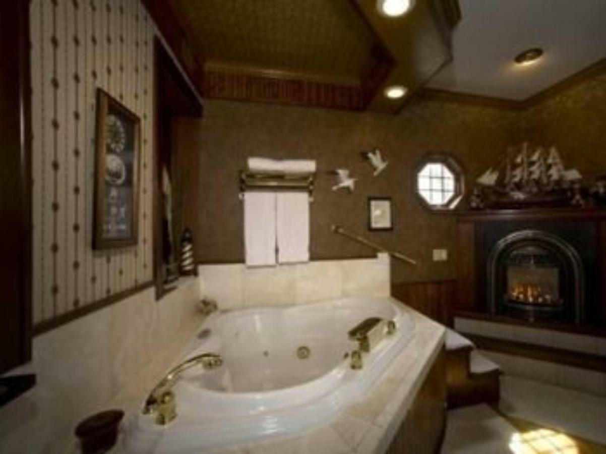 Port City Victorian Inn Маскигон Екстериор снимка