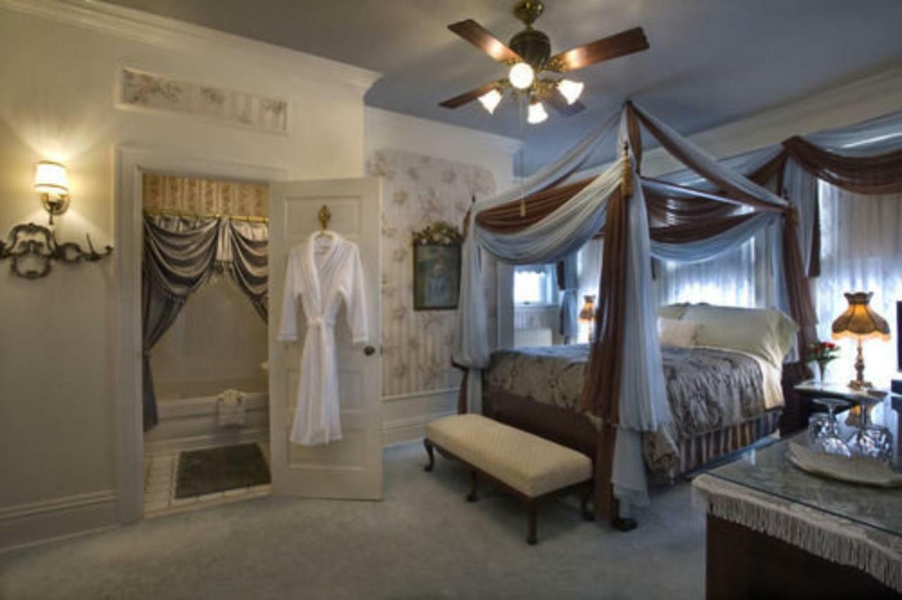 Port City Victorian Inn Маскигон Стая снимка