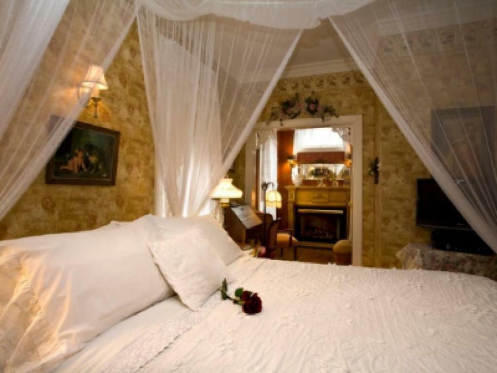 Port City Victorian Inn Маскигон Стая снимка