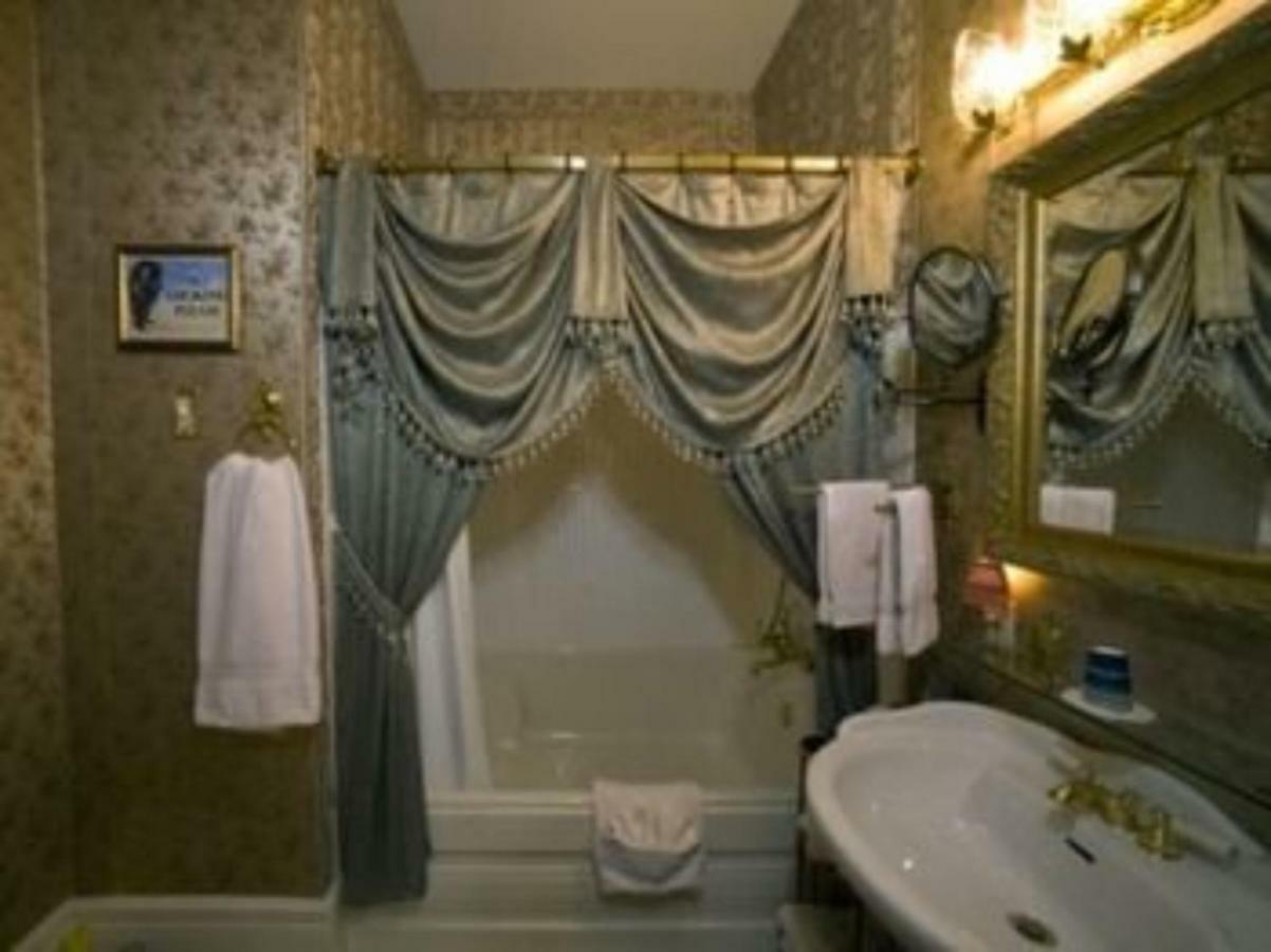 Port City Victorian Inn Маскигон Стая снимка