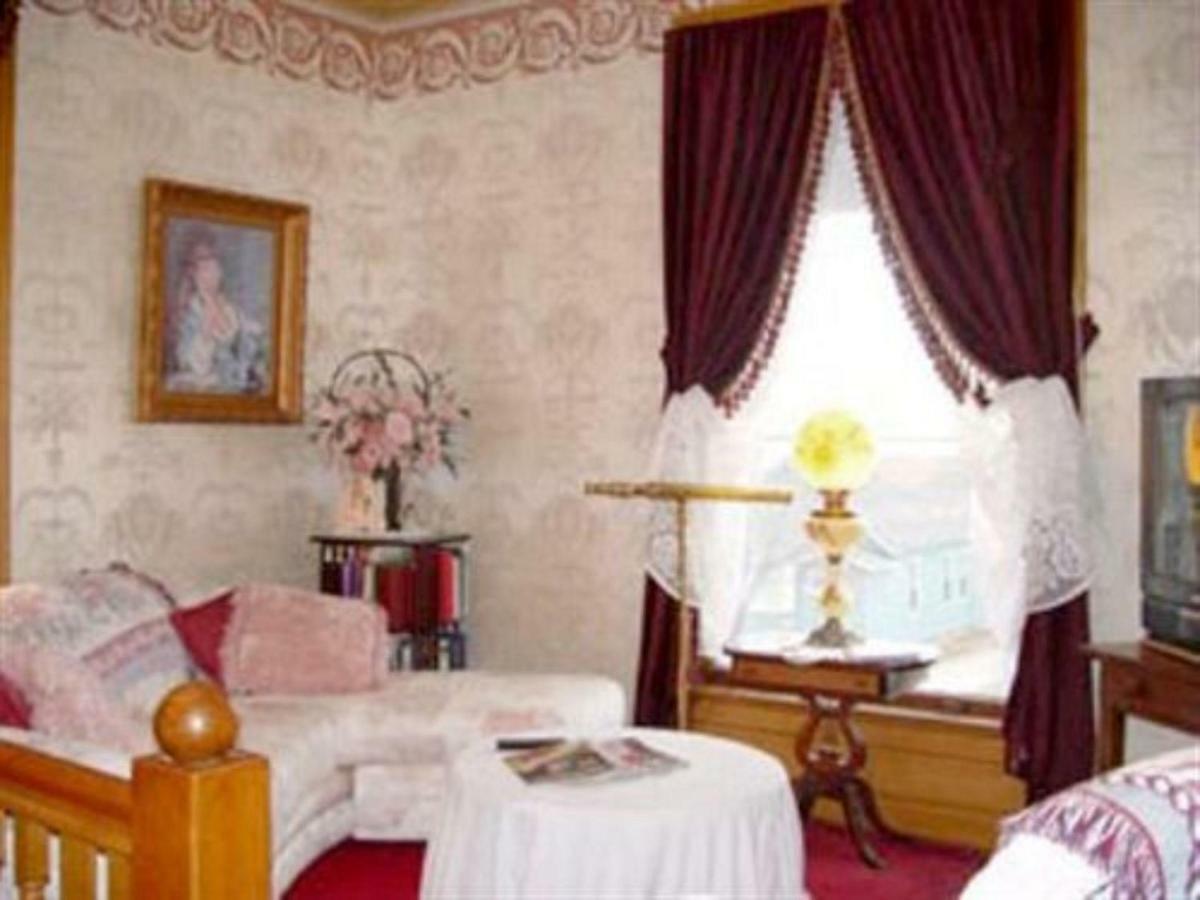 Port City Victorian Inn Маскигон Екстериор снимка