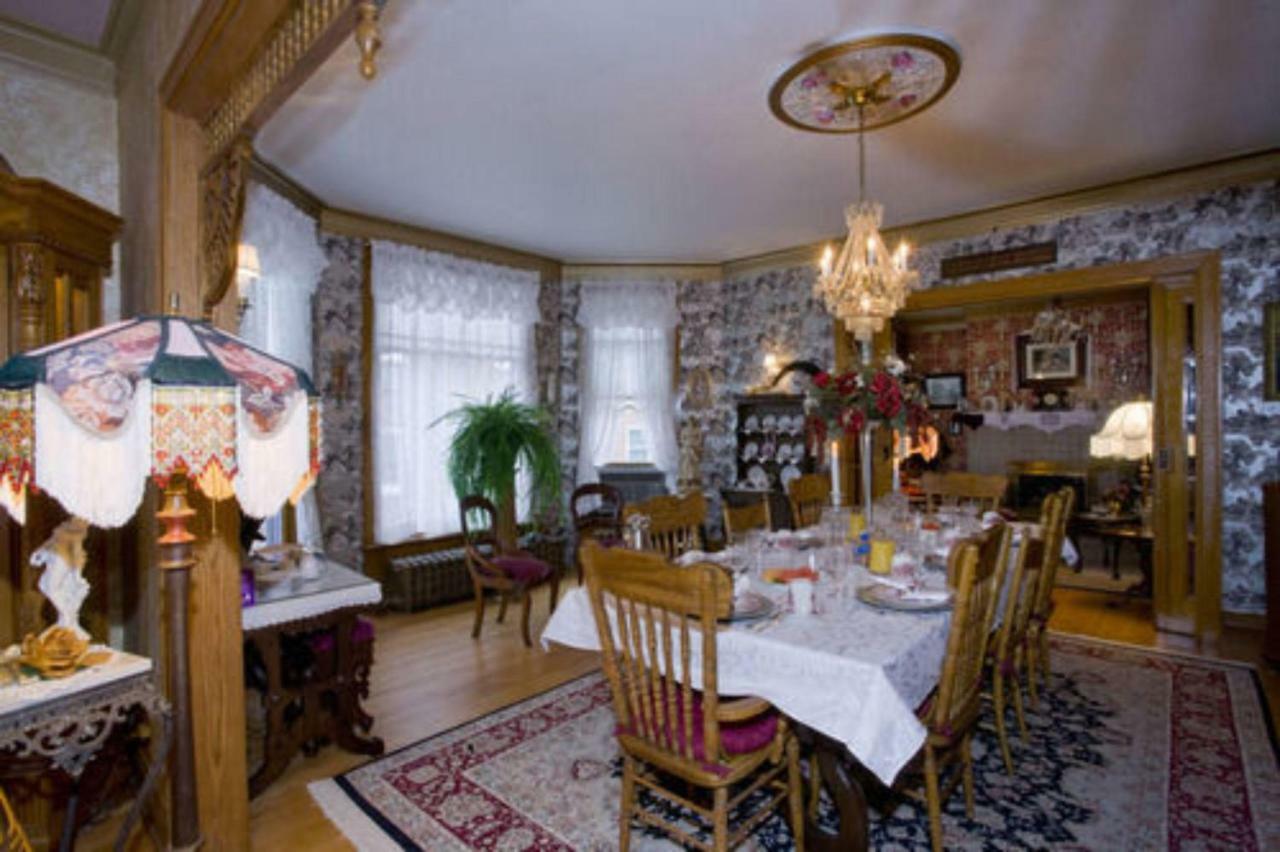 Port City Victorian Inn Маскигон Екстериор снимка