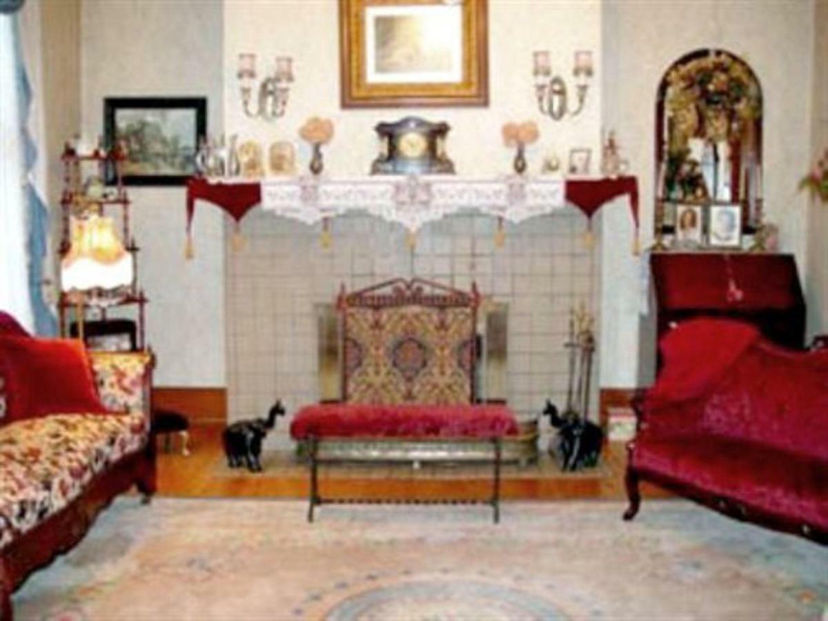 Port City Victorian Inn Маскигон Екстериор снимка
