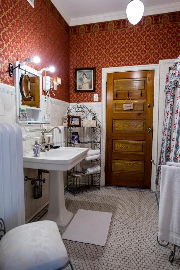 Port City Victorian Inn Маскигон Екстериор снимка