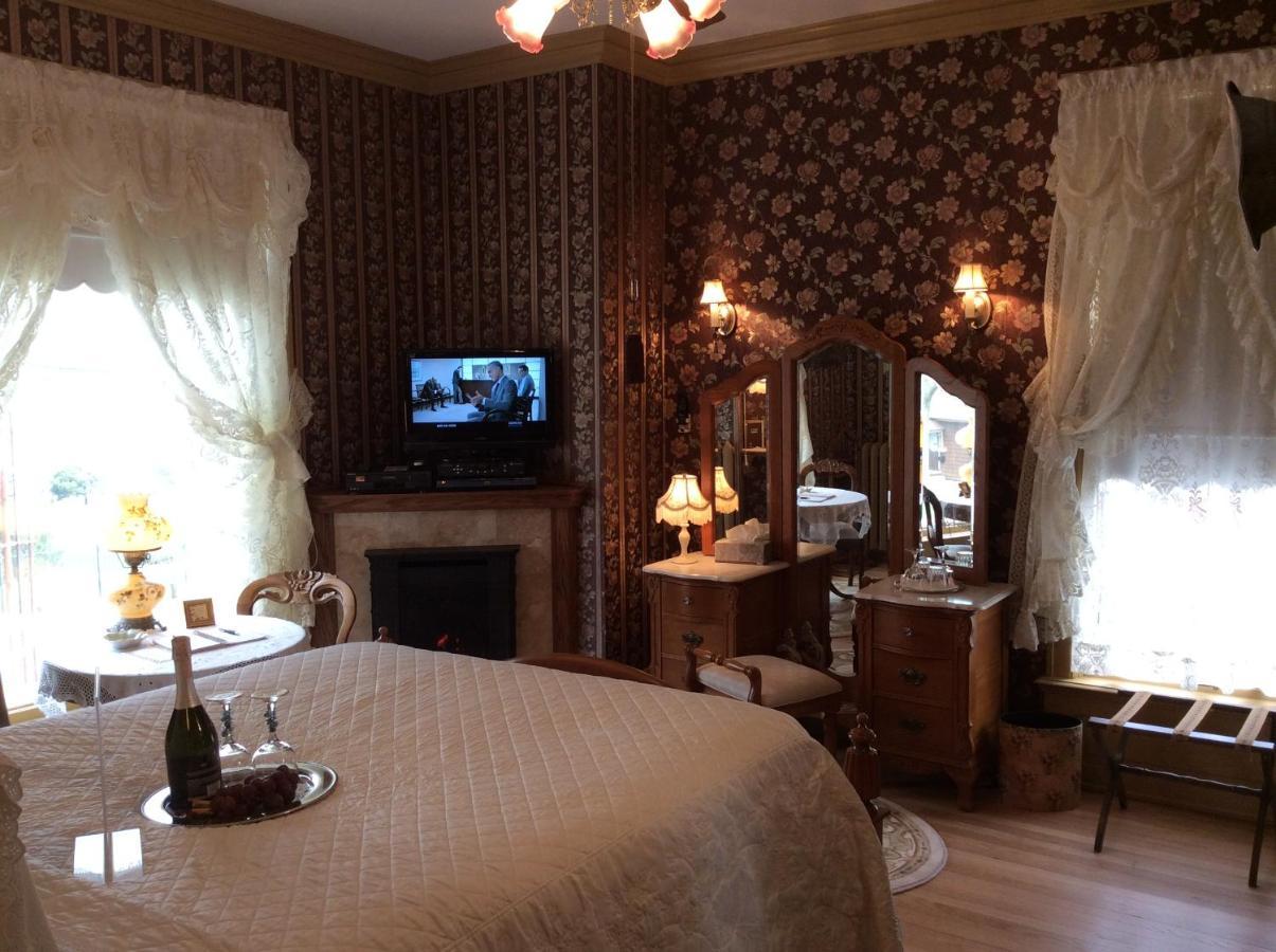 Port City Victorian Inn Маскигон Екстериор снимка